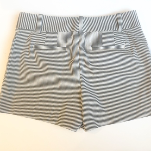 Ann Taylor gray white striped signature shorts ❤️ - Picture 4 of 7